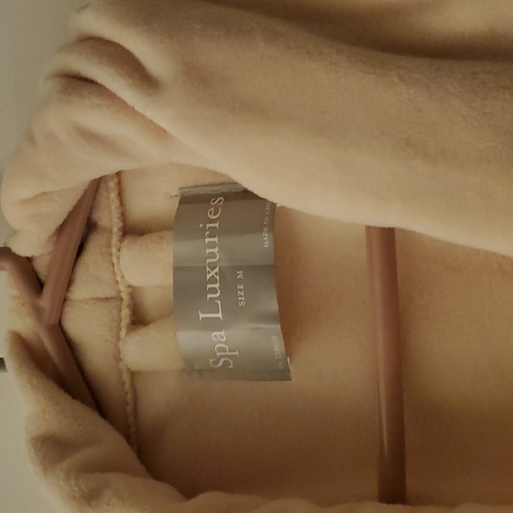 Ladies silky bath robe, long sleeve, ankle lenght. Medium. Cream color. - Picture 4 of 4